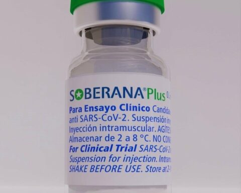 Frasco del fármaco cubano contra la COVID-19, Soberana Plus. Foto: @FinlayInstituto/Twitter.