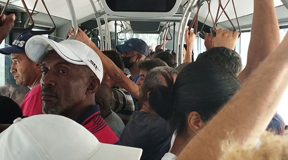 Belgian buses in Havana 'celebrate' 11J with air conditioning