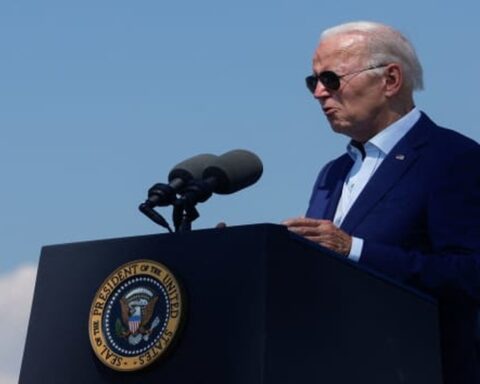 El presidente Biden, pronuncia un discurso sobre el cambio climático ya la ola de calor en Somerset, Massachusetts. Foto: Jonathan Ernst / Reuters.
