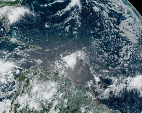 Bonnie moves away from the Caribbean and reaches the urban areas of the Pacific of Nicaragua