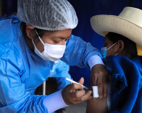 COVID-19: regions, municipalities and private individuals will be able to buy vaccines: is it a necessary measure?  (PODCAST)