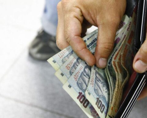 Calculate how much you will be paid if you work on the holidays of July 28 and 29