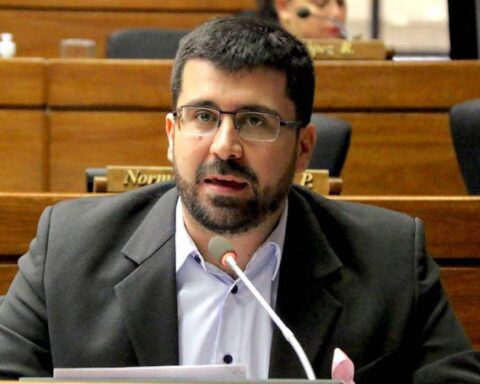 "Cartes is a danger to democratic institutions"