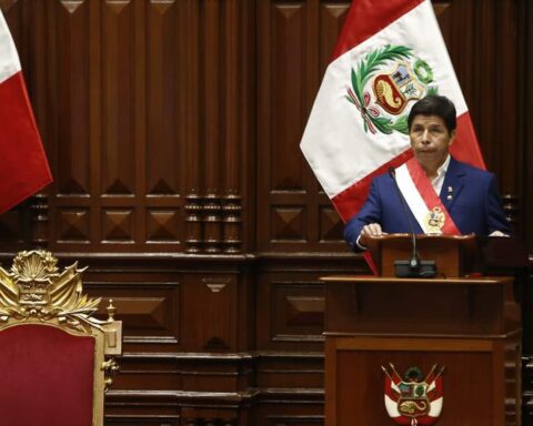 Castillo announces salary increase for teachers and raises salary floor of 1 UIT for 2026