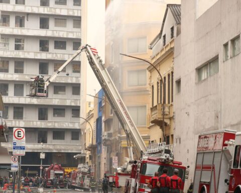 City begins work on demolition of burned-out building