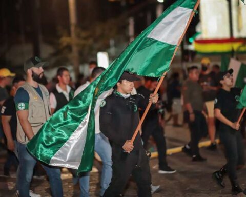 Cívicos parten desde El Cristo Redentor para dar inicio al paro de 24 horas