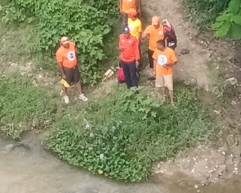 Civil Defense is looking for a man who allegedly jumped off the bridge Hermanos Patiño