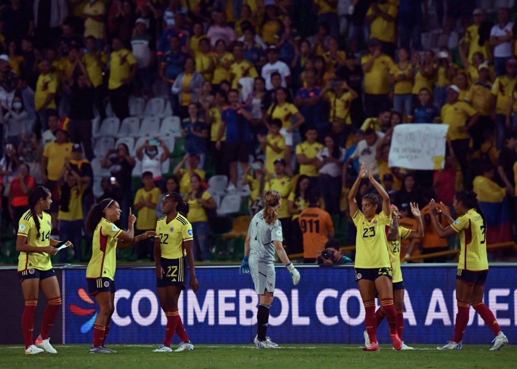 Colombia thrashes Chile 4-0 and qualifies with a perfect score for the women's Copa América semifinals