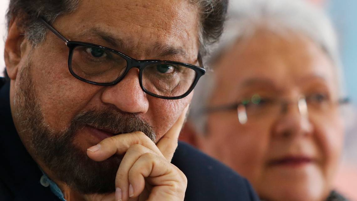 Iván Márquez en una foto como negociador de la paz de las FARC. Foto: Fernando Vergara/AP/Archivo.