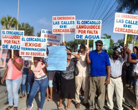 Comunidades de Villa Mella exigen escuela, agua y calles
