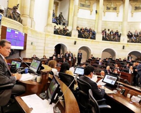 Congressmen will insist on the continuity of the days without VAT and the elimination of the 4x1000