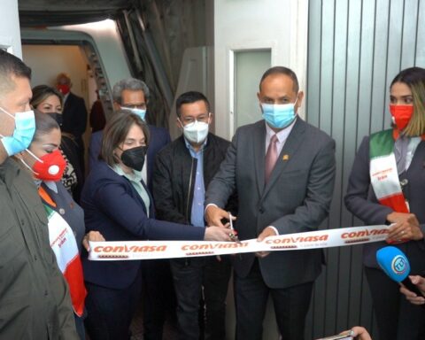 Conviasa inaugurated a new Caracas-China commercial flight