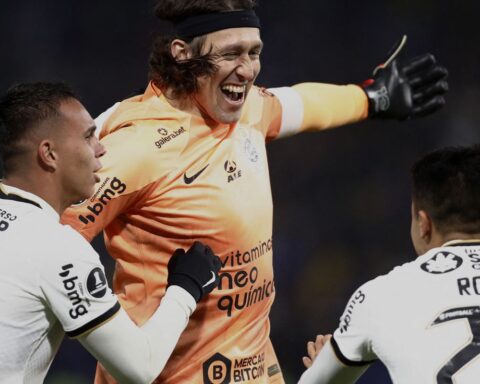 Corinthians beats Boca on penalties and remains alive in Libertadores