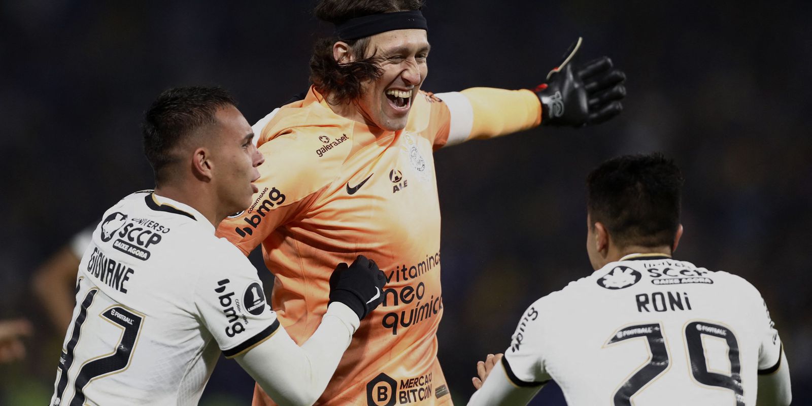Corinthians beats Boca on penalties and remains alive in Libertadores