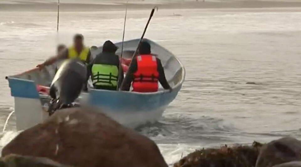 Coyotes use fishermen to pass Cubans in boats on the west coast of the US