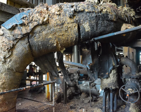 Efectos de un incendio ocurrido en la unidad 2 de la termoeléctrica de Felton, en Holguín, el viernes 8 de julio de 2022. Foto: Juan Pablo Carreras / Facebook.