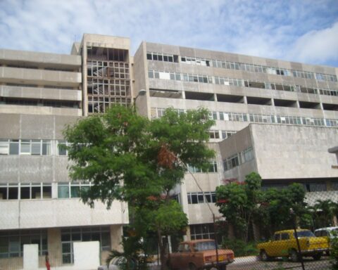 Hospital Clínico Quirúrgico Miguel Enríquez, conocido como La Benéfica, en La Habana. Foto: mapio.net / Archivo.
