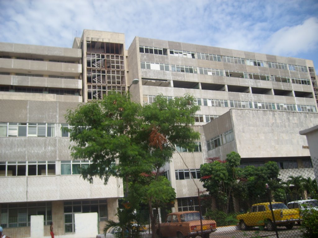 Hospital Clínico Quirúrgico Miguel Enríquez, conocido como La Benéfica, en La Habana. Foto: mapio.net / Archivo.