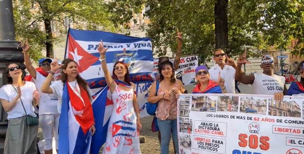 Cubanos, Roma, Italia, 11J