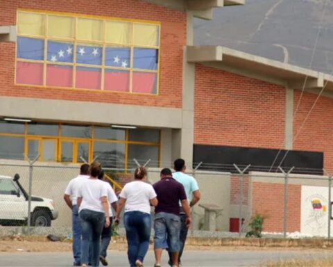 Custodio would have shot and wounded four inmates at the Fénix prison in Lara state