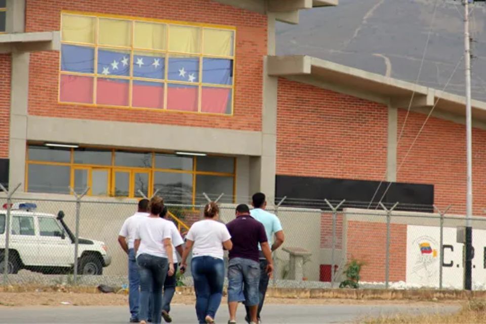 Custodio would have shot and wounded four inmates at the Fénix prison in Lara state