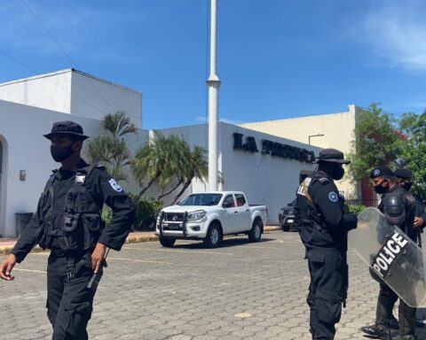 Dictatorship unleashes persecution against staff of the newspaper La Prensa