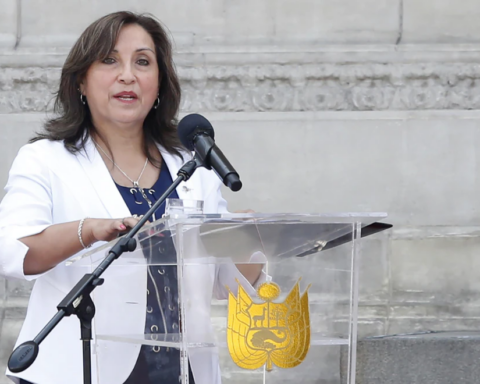 Dina Boluarte: "They have chosen us to be authorities for 5 years and democracy is respected"