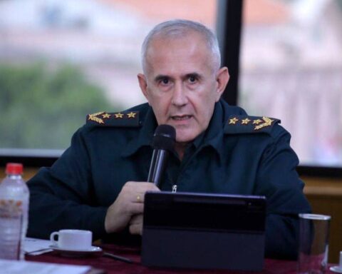 Director of Dimabel hires his wife as a supplier