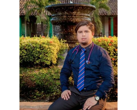 Doctor of León wins first place in international scientific contest