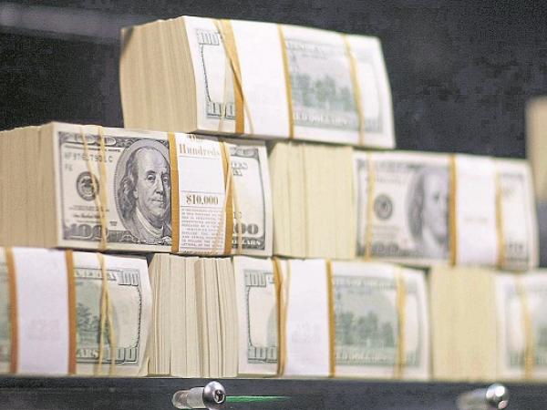 Dollar, without ceiling: it closed at more than $4,360 and reached $4,400