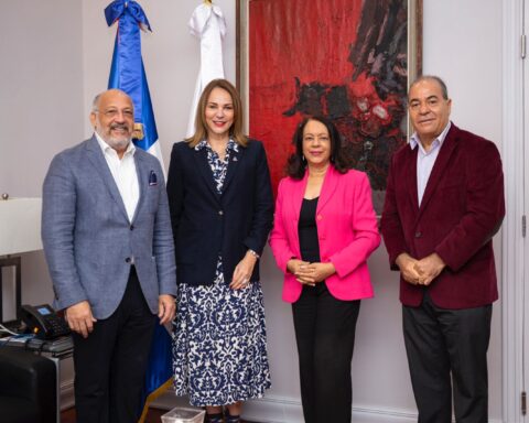 Escritores solicitan a Cultura aumentar monto de premios de literatura