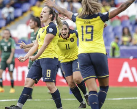Ecuador thrashes Bolivia 6-1 in women's Copa America opener