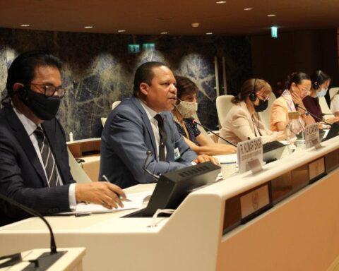 Eddy Alcántara aboga por mecanismos eviten prácticas abusivas en comercio electrónico