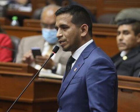 Elvis Vergara, implicated in the 'Los Niños' case, is ratified as spokesperson for the Popular Action bench