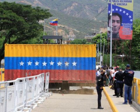 Entrepreneurs prepare to reopen the border with Venezuela