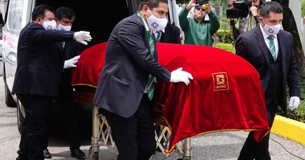 Family and friends watch over former President Luis Echeverría in CDMX