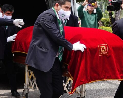 Family and friends watch over former President Luis Echeverría in CDMX