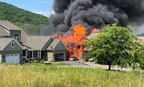 Familia clama por ayuda tras perder todo en incendio