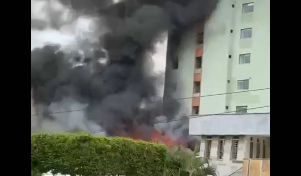 Firefighters control fire in a house in the north of Barranquilla