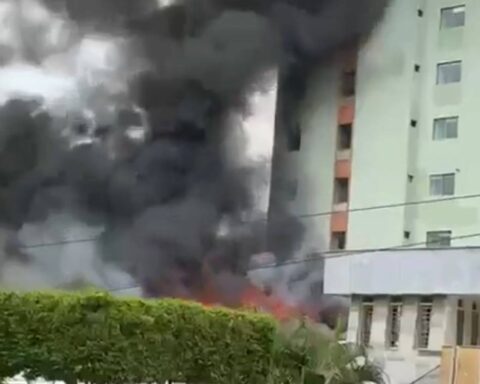 Firefighters control fire in a house in the north of Barranquilla