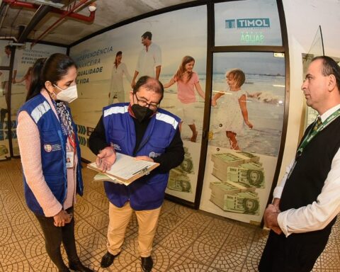 Foreign medical denialist does not have registration to practice in the country