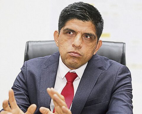 Former Minister Juan Carrasco files an amparo lawsuit to annul the final report of the Sarratea case