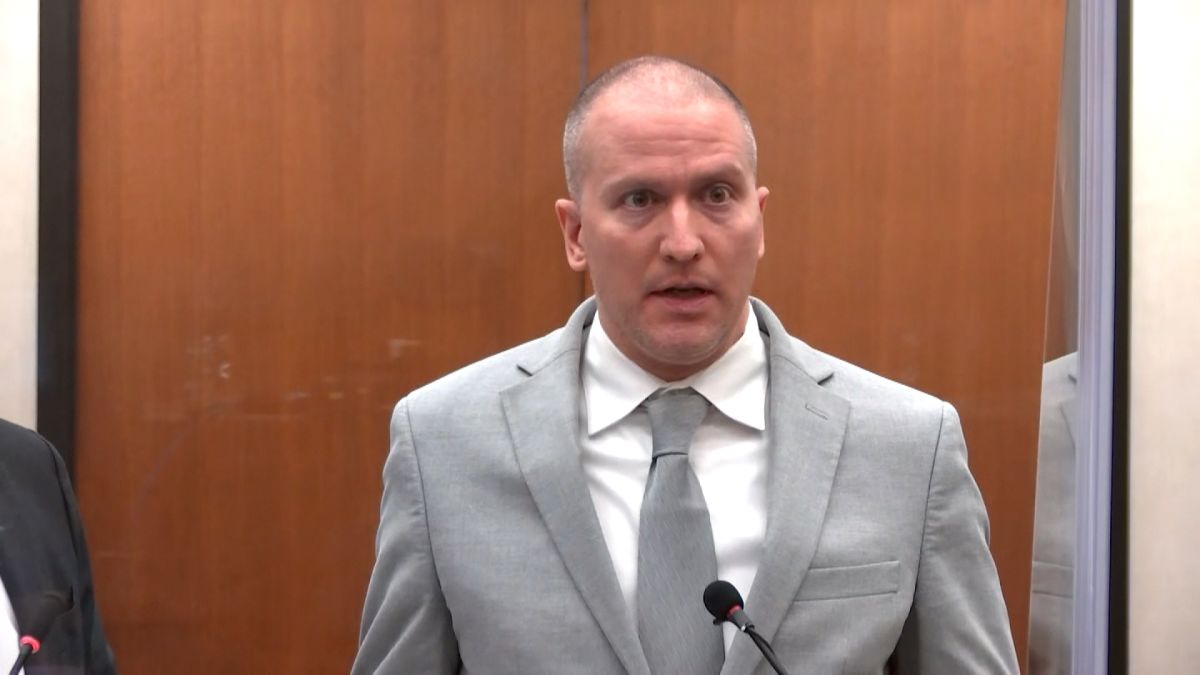 El ex agente Derek Chauvin en el juicio de hoy jueves. Foto: CNN.