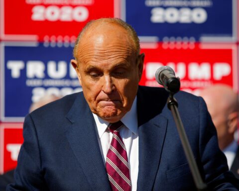 Rudi Giuliani durante la campaña presidencial de Donald Trump. Foto: CNBC.