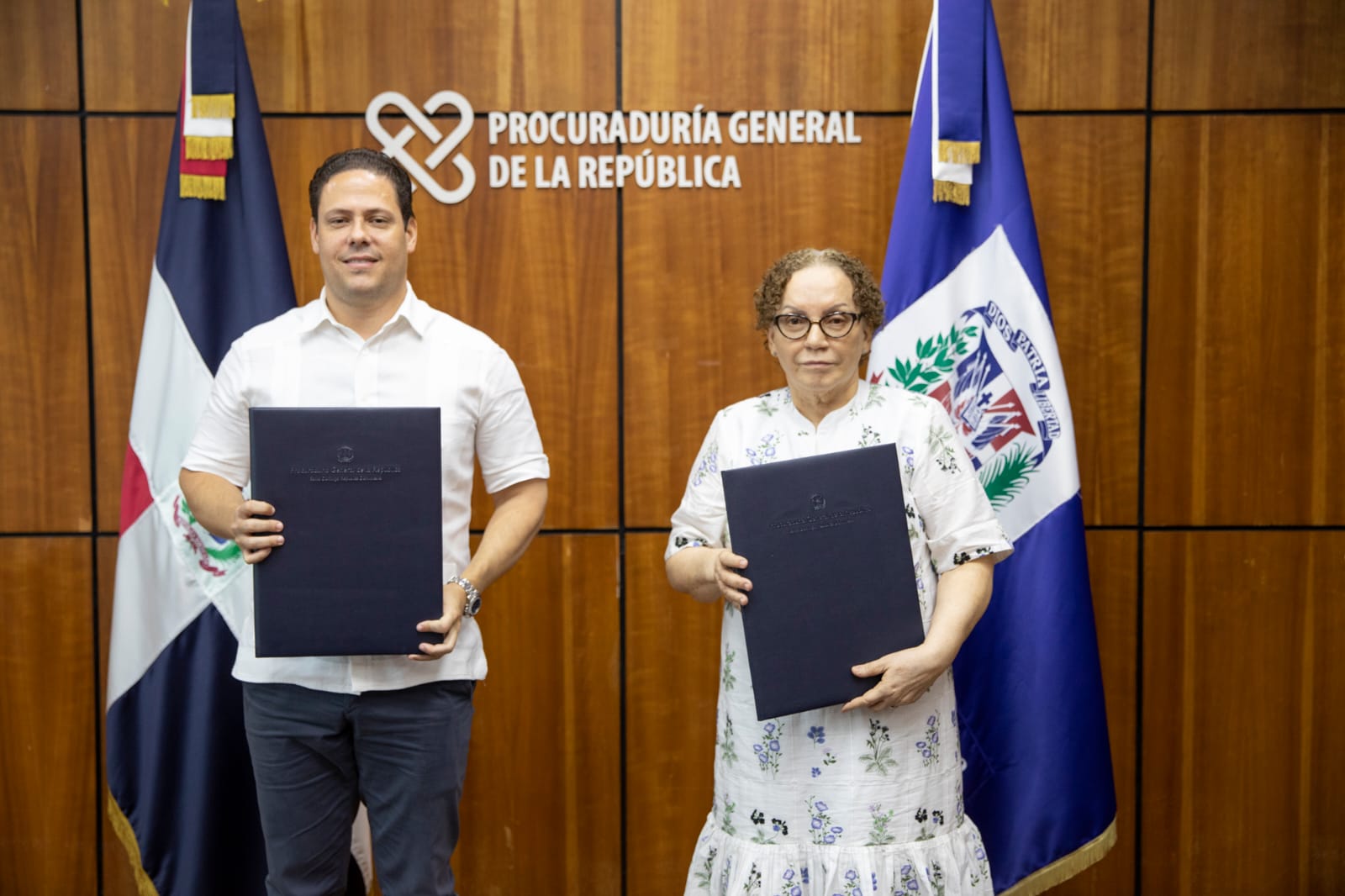 Germán Brito signs agreement that transfers MIVHED construction of prison centers