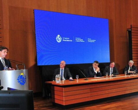 Government will invest 905 million dollars in road works during 2022