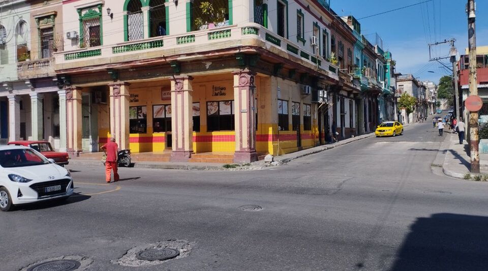 Havana, dead city with "more police than people on the street" and no queues