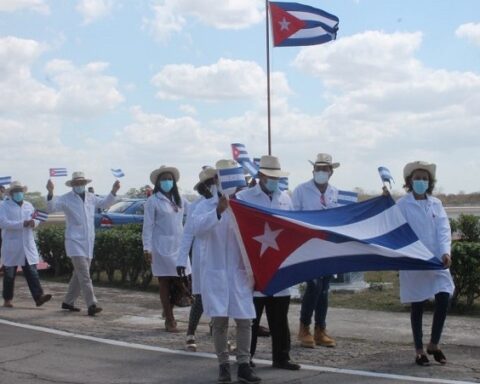 médicos, hondureños, cubanos