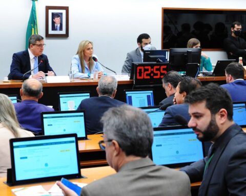 House special committee approves PEC that grants social benefits