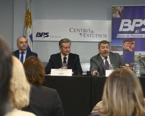 Ibirapitá Program will provide mobile devices and internet plans to older adults